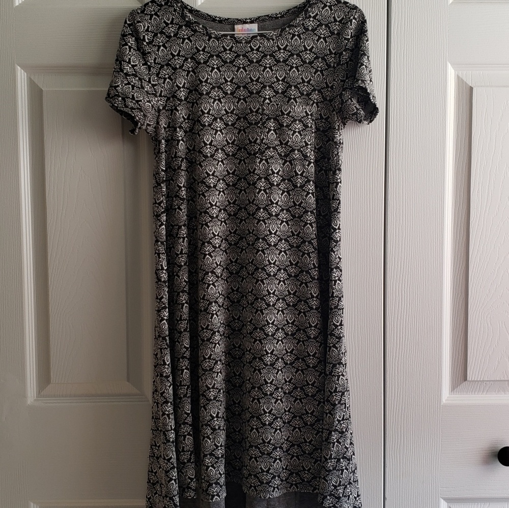 Lularoe Carly Black and White